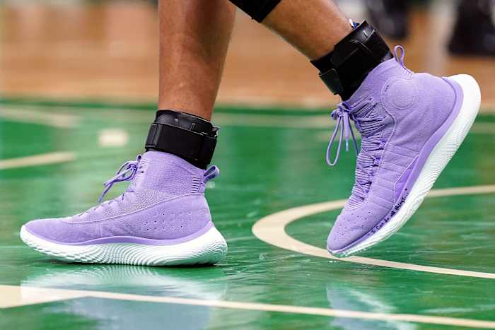 Stephen Curry wearing the Curry 4 FloTro 'Vivid Lilac'.
